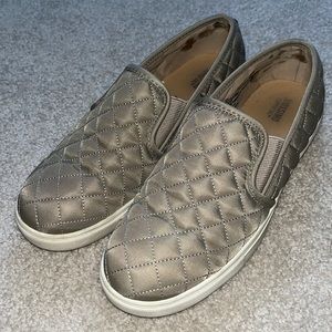 ⚠️Quilted slip ons